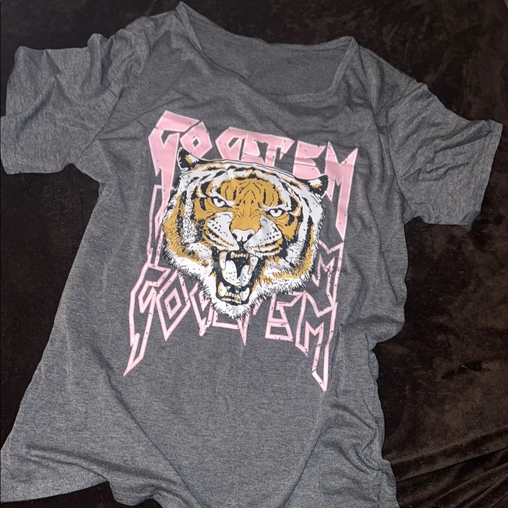 Gray Graphic Tee with Tiger Design